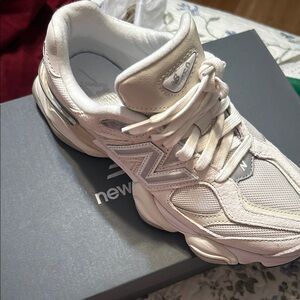 New Balance Women's Cream Sneakers